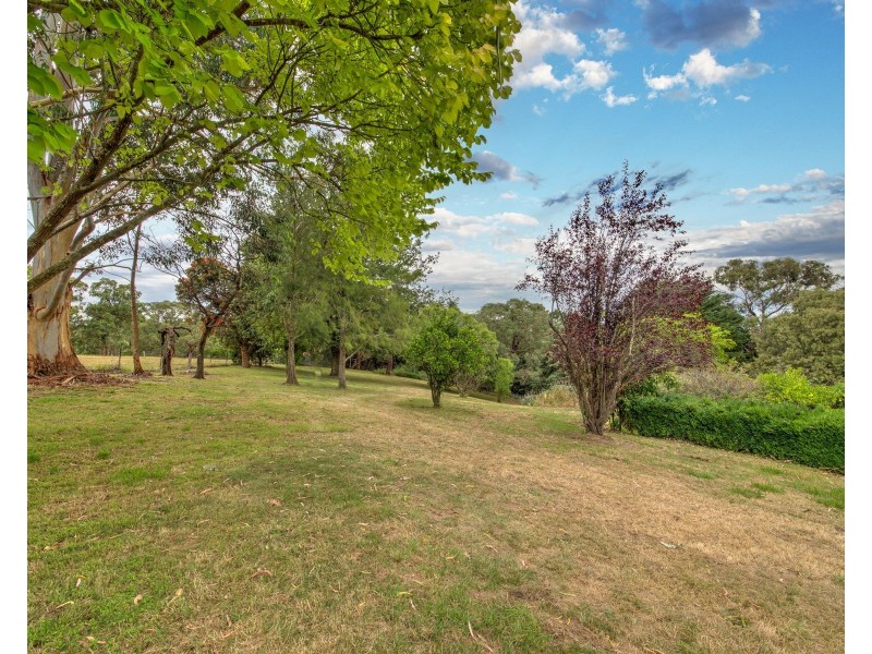 1 Marks Court, Harkaway VIC 3806