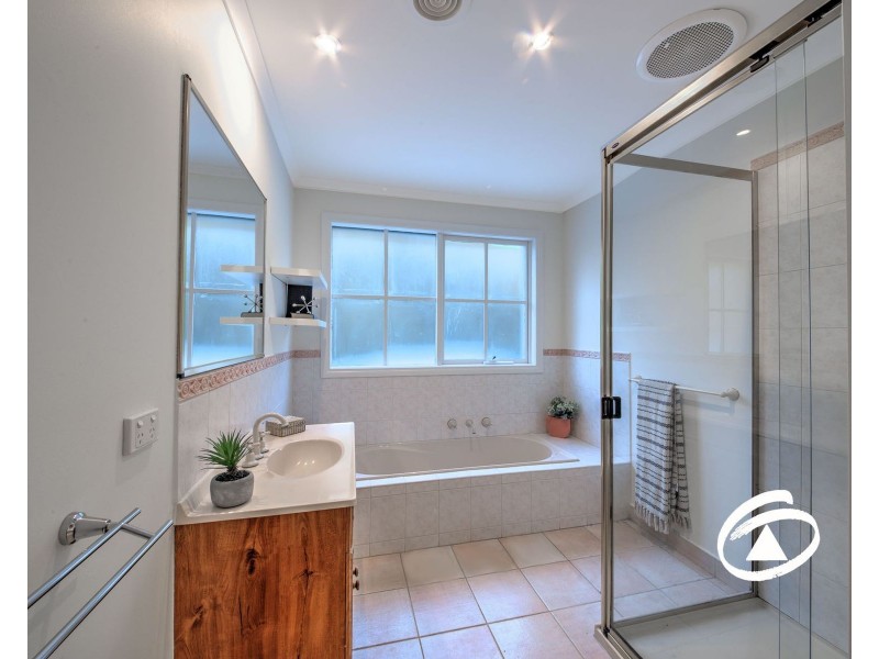 8 Telford Drive, Berwick VIC 3806