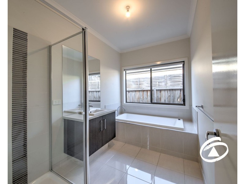 11 Madison Place, Officer VIC 3809