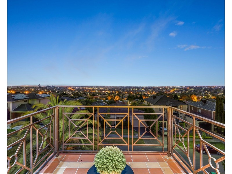 35 Montbrae Circuit, Narre Warren North VIC 3804