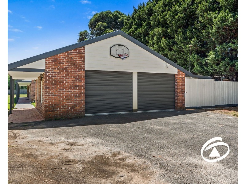 4 Hillsmeade Drive, Narre Warren South VIC 3805