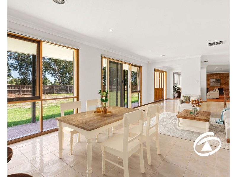 4 Hillsmeade Drive, Narre Warren South VIC 3805