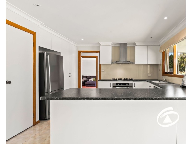 4 Hillsmeade Drive, Narre Warren South VIC 3805