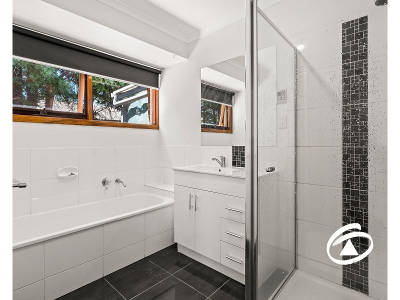 4 Hillsmeade Drive, Narre Warren South VIC 3805