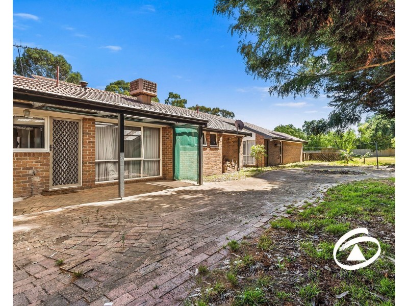 4 Hillsmeade Drive, Narre Warren South VIC 3805