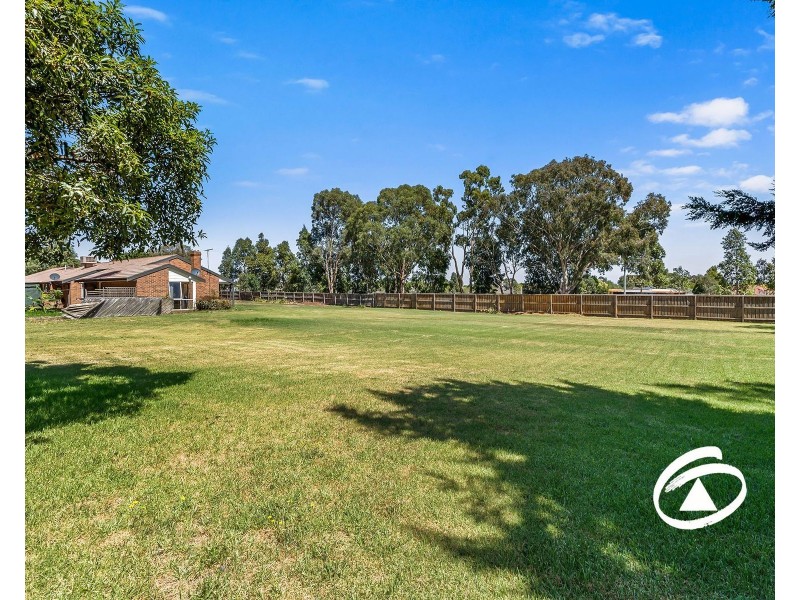 4 Hillsmeade Drive, Narre Warren South VIC 3805