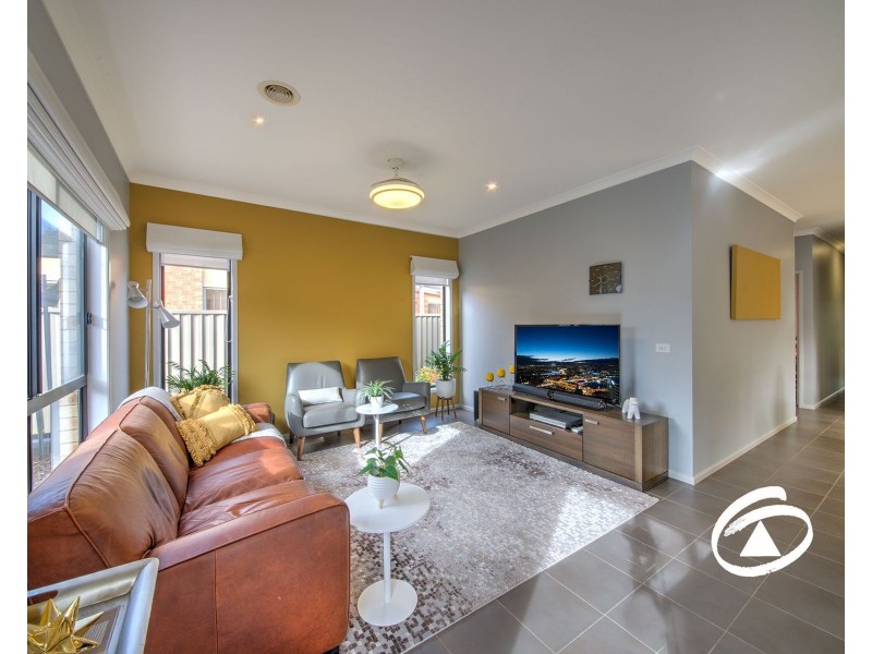 12 Downing Square, Pakenham VIC 3810