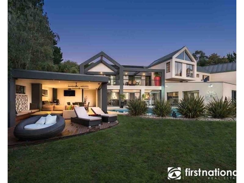 15 Caravelle Court, Berwick VIC 3806