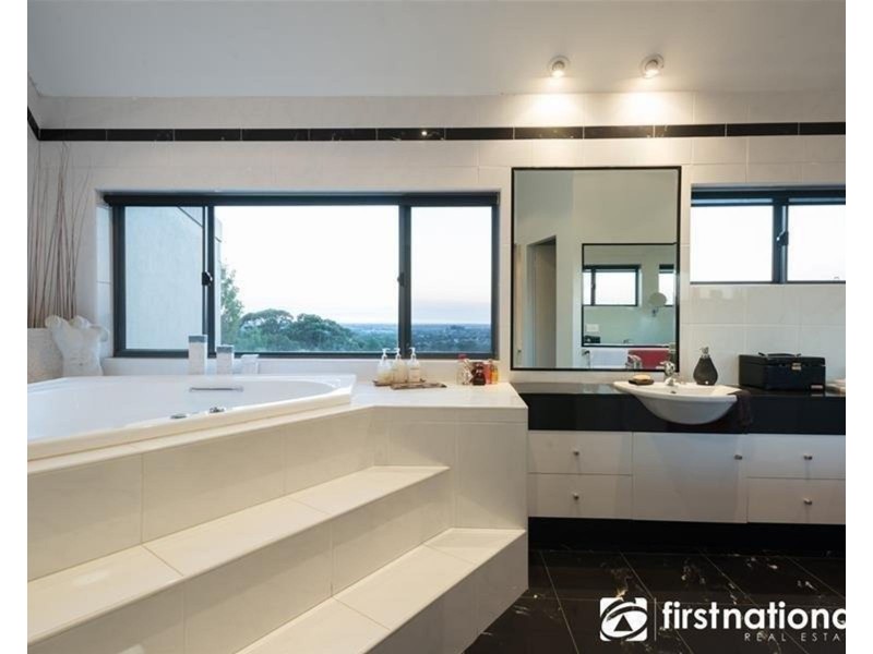 15 Caravelle Court, Berwick VIC 3806