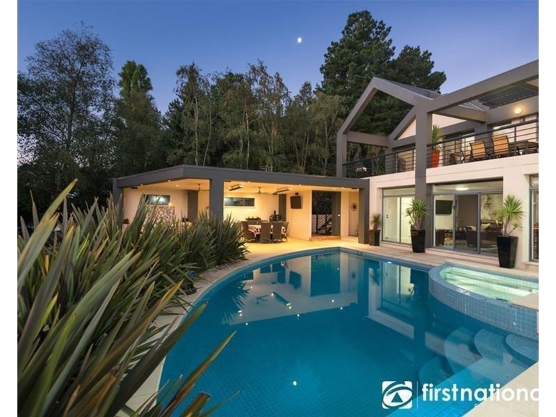 15 Caravelle Court, Berwick VIC 3806