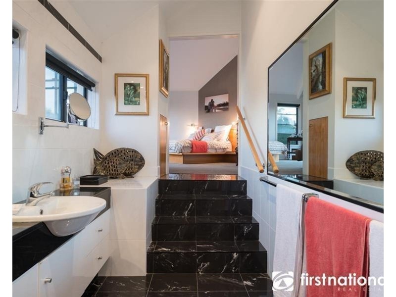 15 Caravelle Court, Berwick VIC 3806