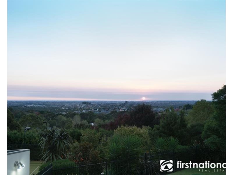 15 Caravelle Court, Berwick VIC 3806