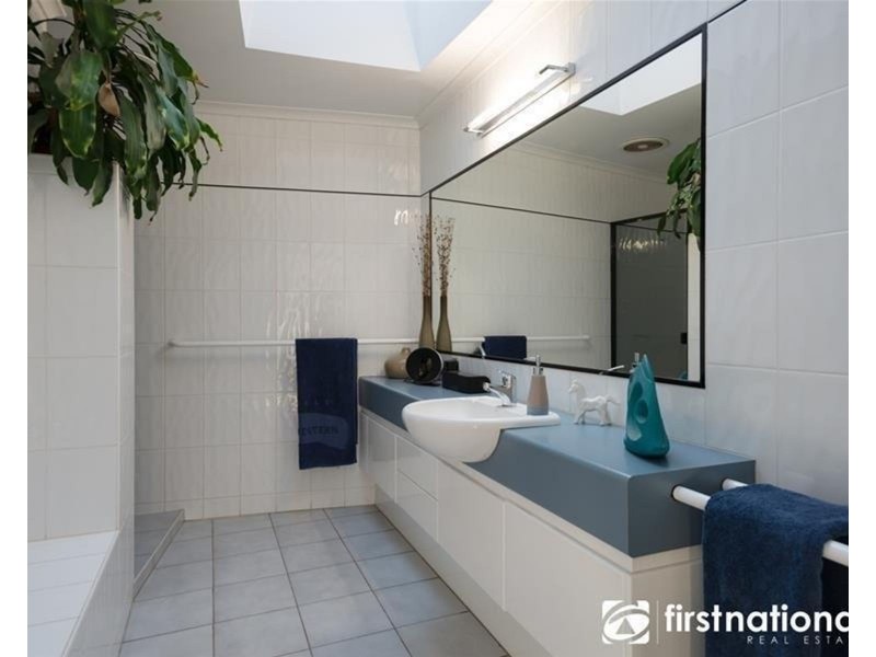 15 Caravelle Court, Berwick VIC 3806