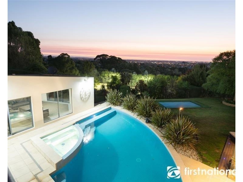 15 Caravelle Court, Berwick VIC 3806