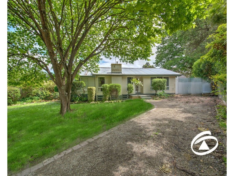 8 Hazeldene Court, Berwick VIC 3806