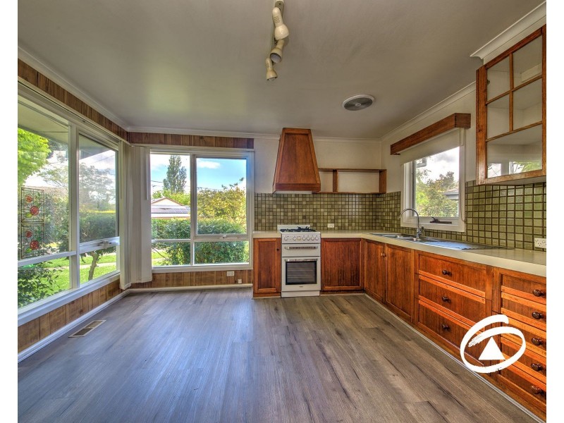 8 Hazeldene Court, Berwick VIC 3806