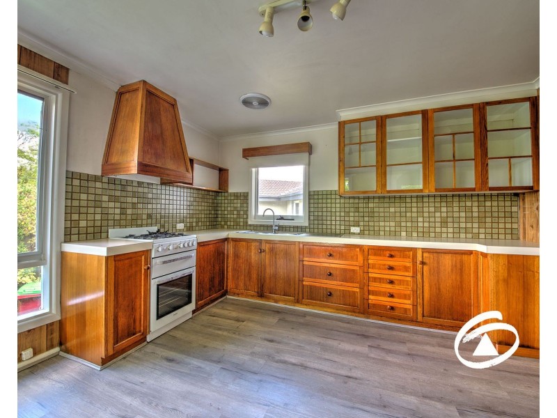 8 Hazeldene Court, Berwick VIC 3806