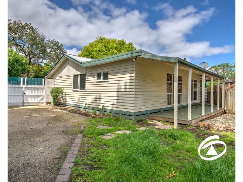 8 Hazeldene Court, Berwick VIC 3806