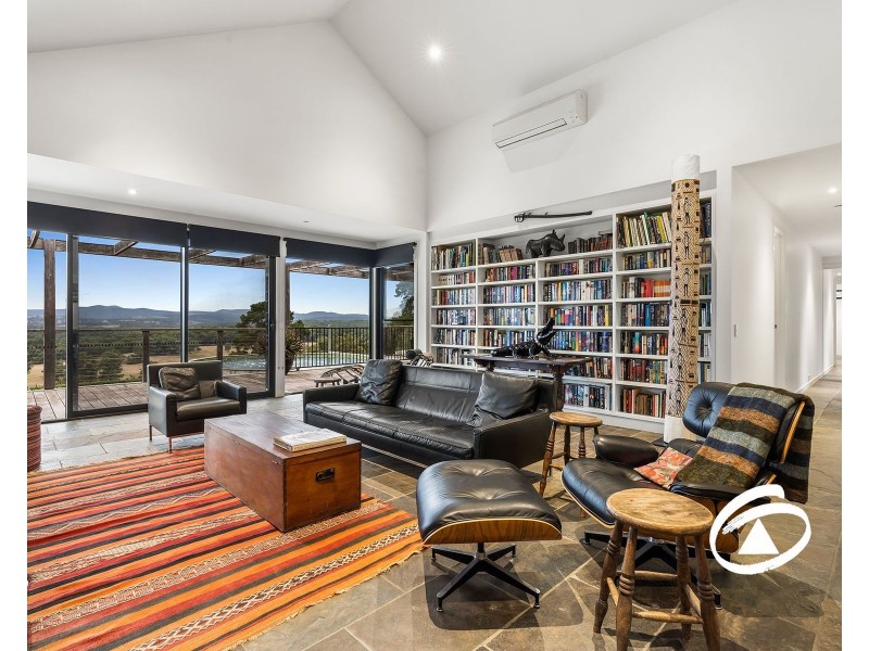 4 Giles Road, Yellingbo VIC 3139