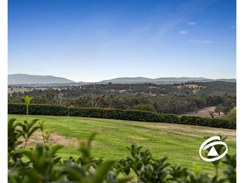 4 Giles Road, Yellingbo VIC 3139