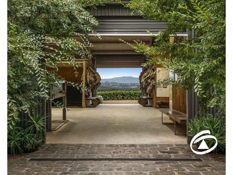 4 Giles Road, Yellingbo VIC 3139