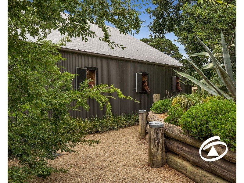 4 Giles Road, Yellingbo VIC 3139