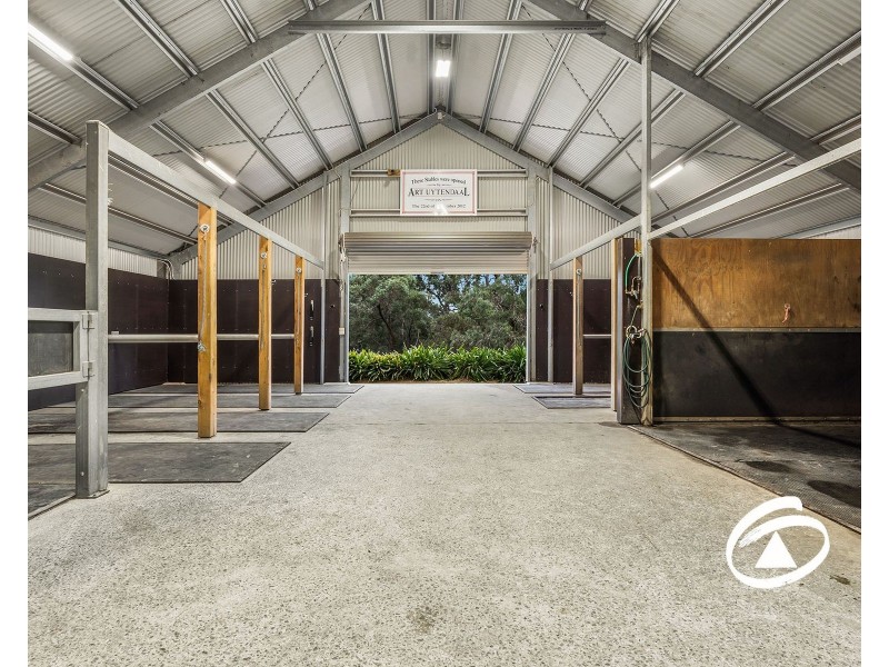 4 Giles Road, Yellingbo VIC 3139