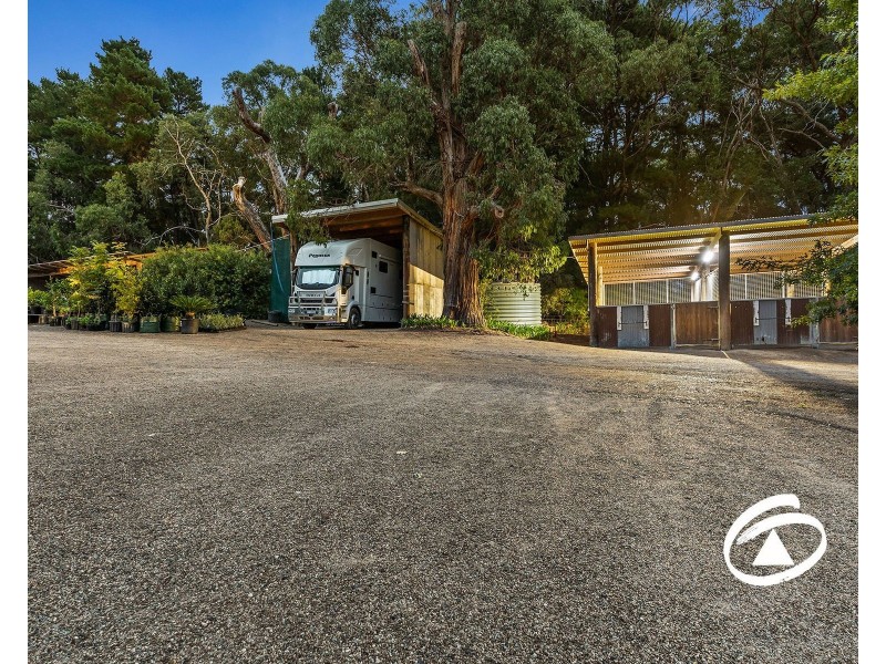 4 Giles Road, Yellingbo VIC 3139