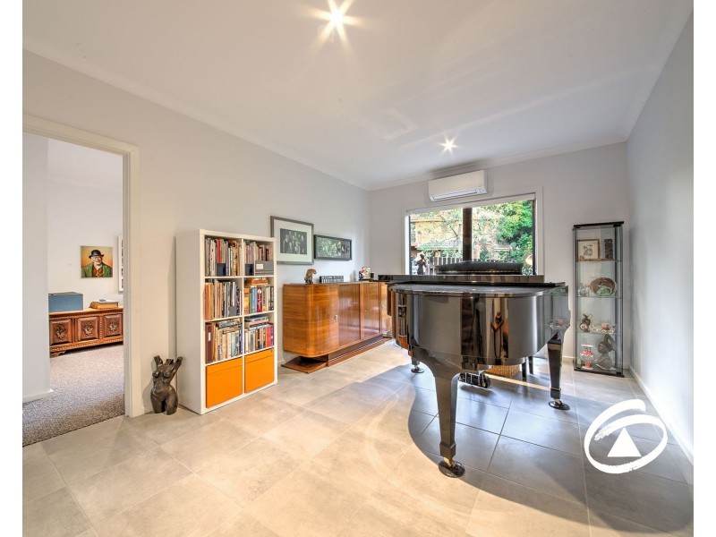 37 Willowdene Way, Berwick VIC 3806