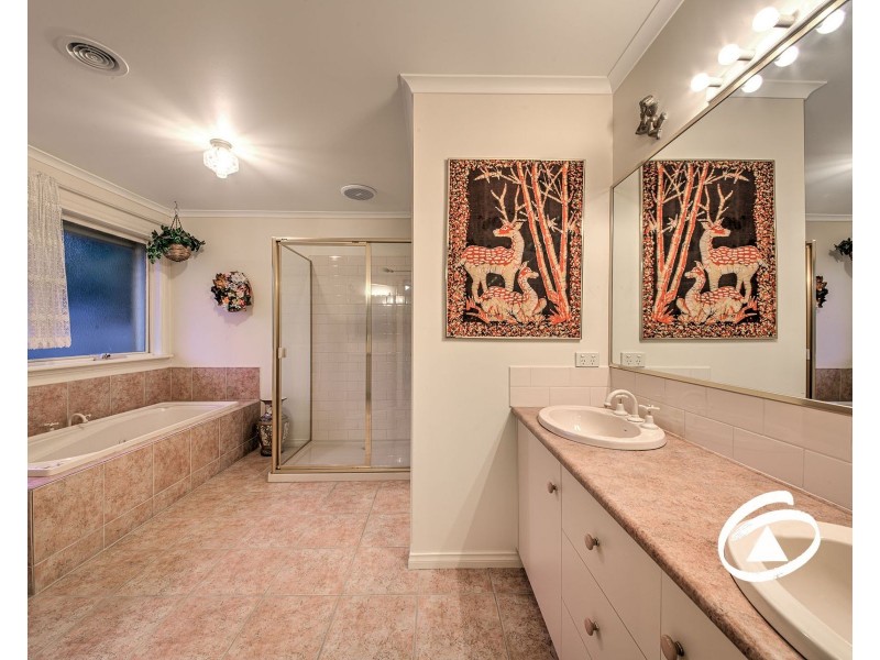 25 Newman Court, Berwick VIC 3806