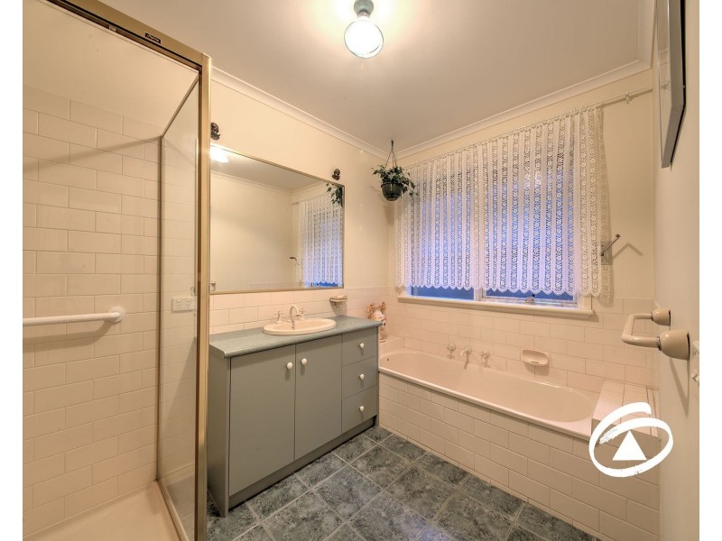 25 Newman Court, Berwick VIC 3806