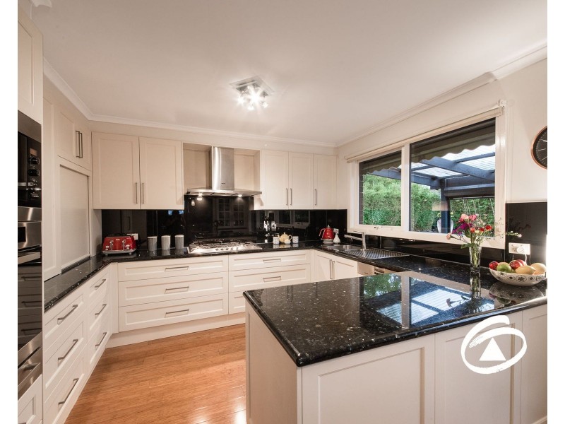 6 Newsom Court, Berwick VIC 3806