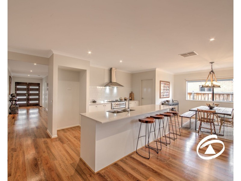 4 Garland Street, Pakenham VIC 3810