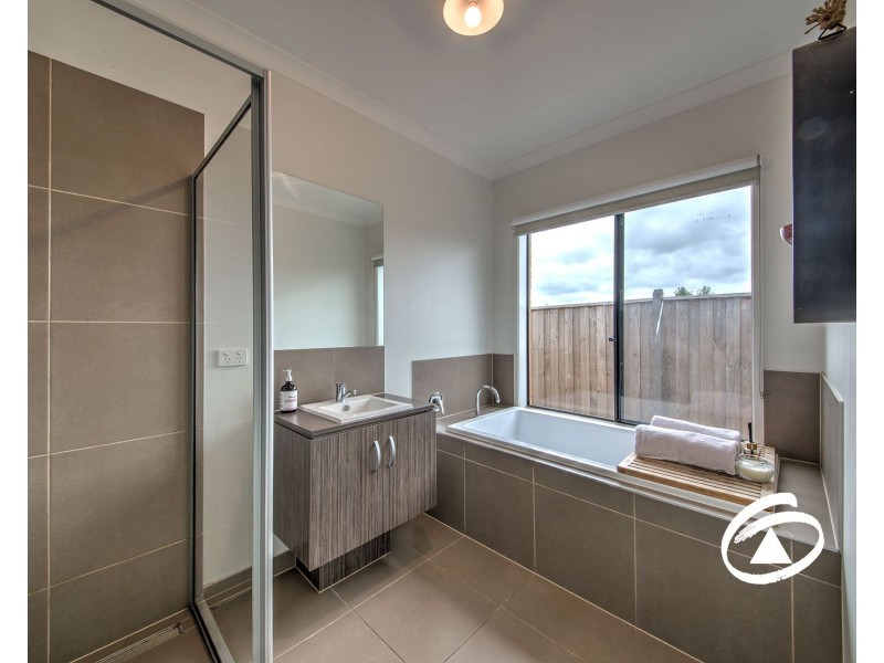 4 Garland Street, Pakenham VIC 3810