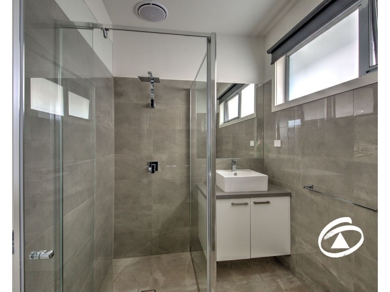 1/5  Pettit Close, Berwick VIC 3806