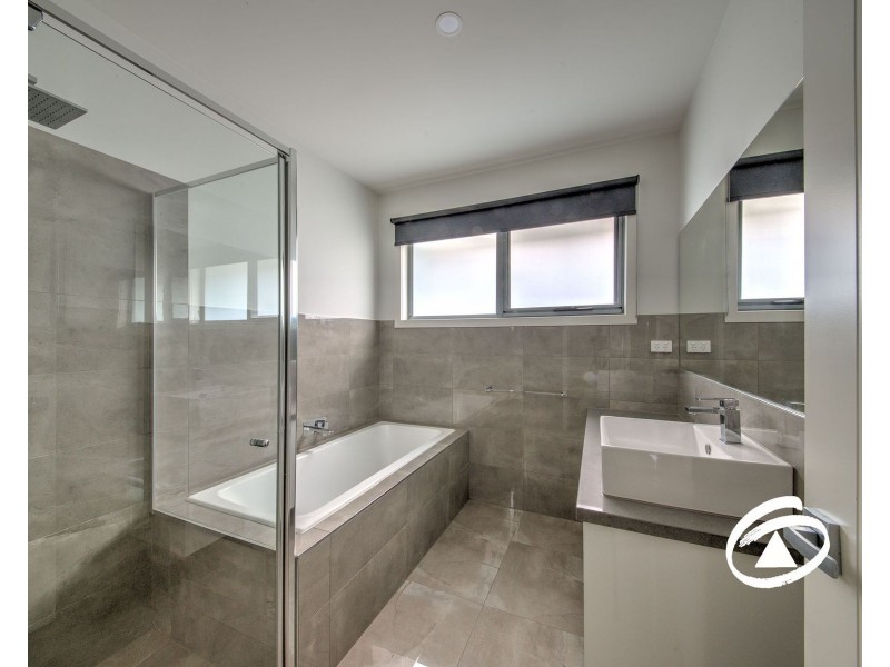 1/5  Pettit Close, Berwick VIC 3806