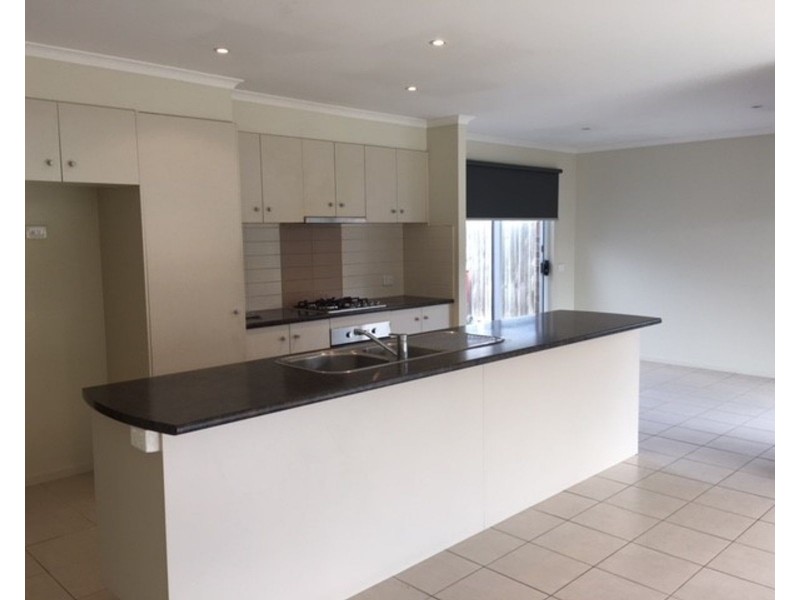 17 Sing Crescent, Berwick VIC 3806