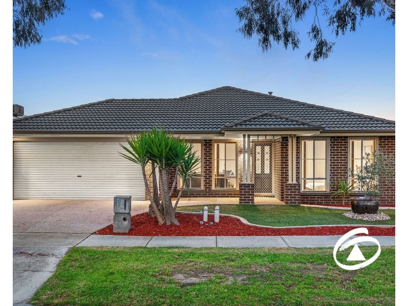 24 McCallum Drive, Cranbourne East VIC 3977