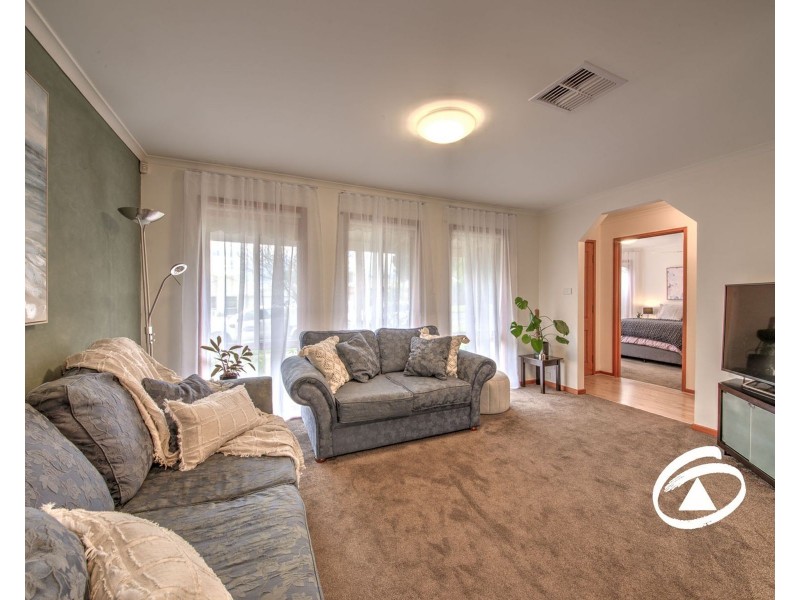 102 Amber Crescent, Narre Warren VIC 3805