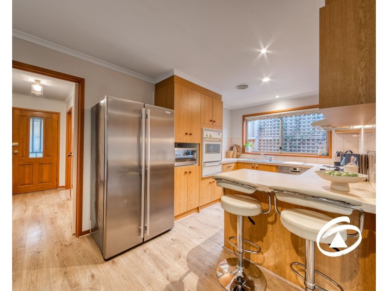 102 Amber Crescent, Narre Warren VIC 3805