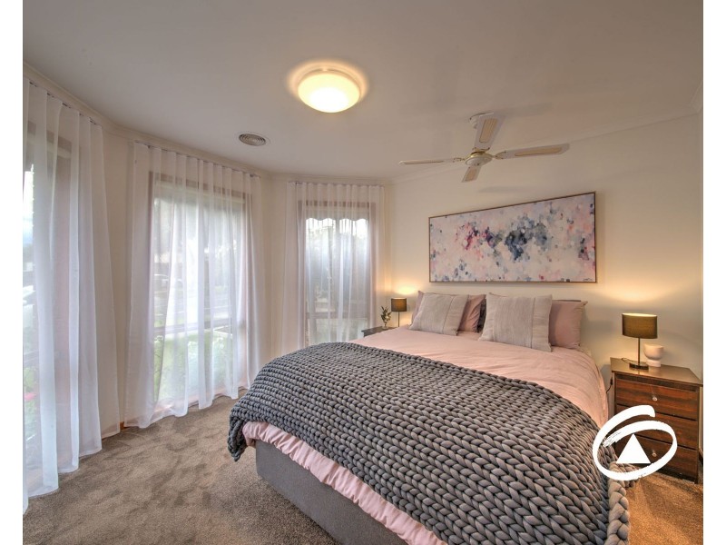 102 Amber Crescent, Narre Warren VIC 3805