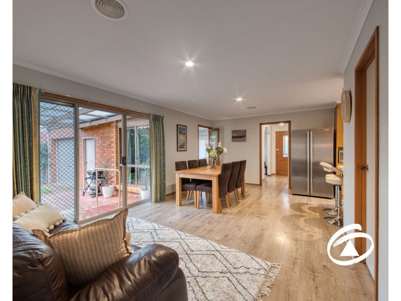 102 Amber Crescent, Narre Warren VIC 3805