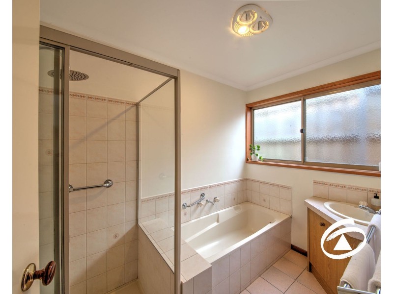 102 Amber Crescent, Narre Warren VIC 3805