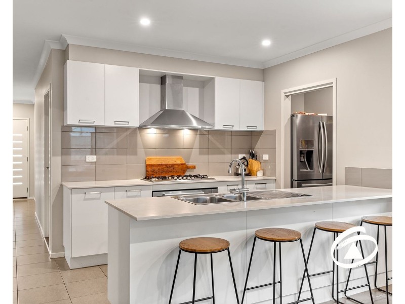 13 Creekside Street, Clyde VIC 3978