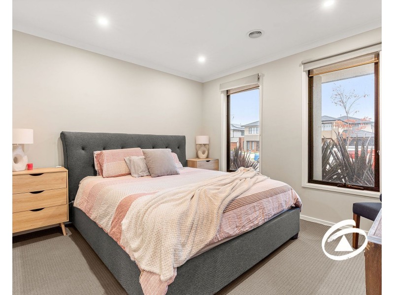 13 Creekside Street, Clyde VIC 3978