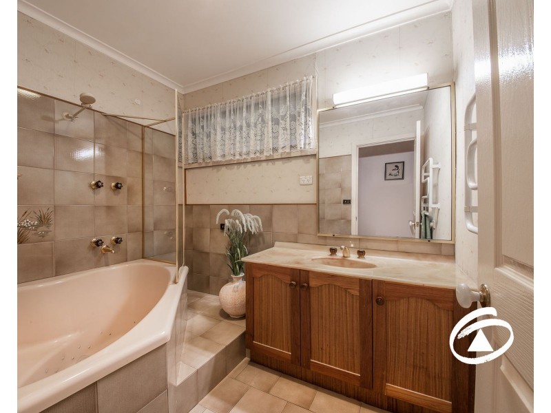 16 York Road, Berwick VIC 3806