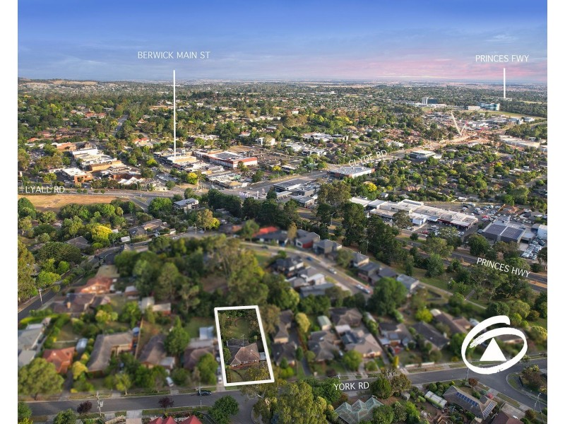 16 York Road, Berwick VIC 3806