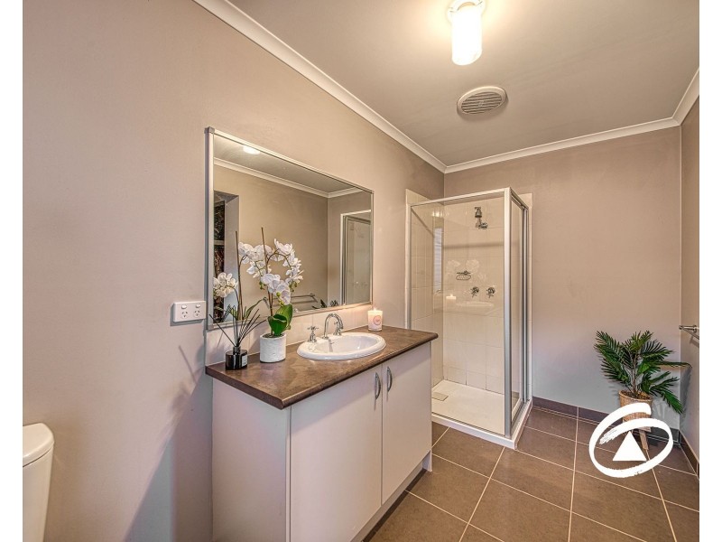 19 Pomegranate Way, Pakenham VIC 3810