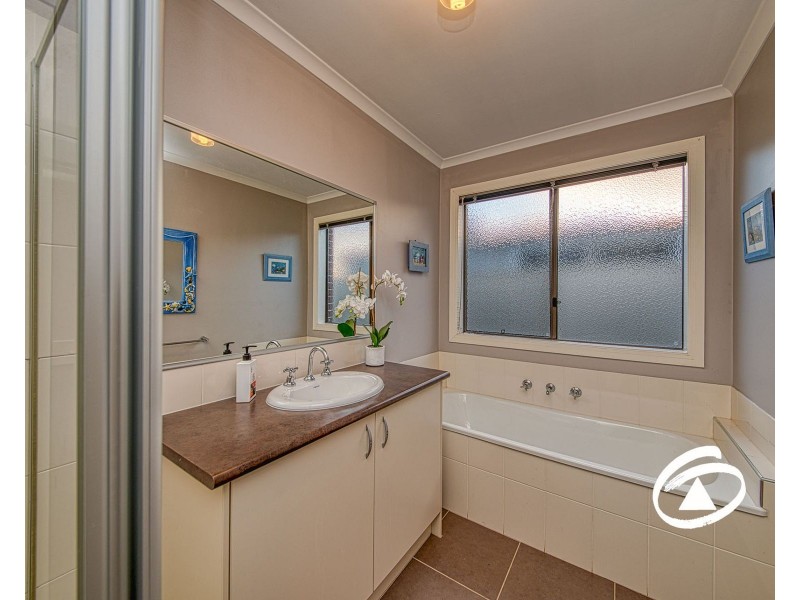 19 Pomegranate Way, Pakenham VIC 3810