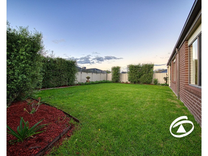19 Pomegranate Way, Pakenham VIC 3810